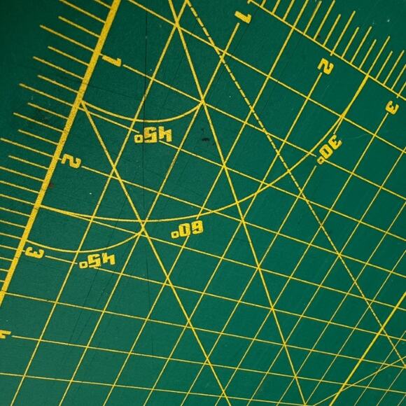 CraftyWorld Self-Healing Rotary Cutting Mat 9x12 Inches Double Sided Used - Picture 4 of 4